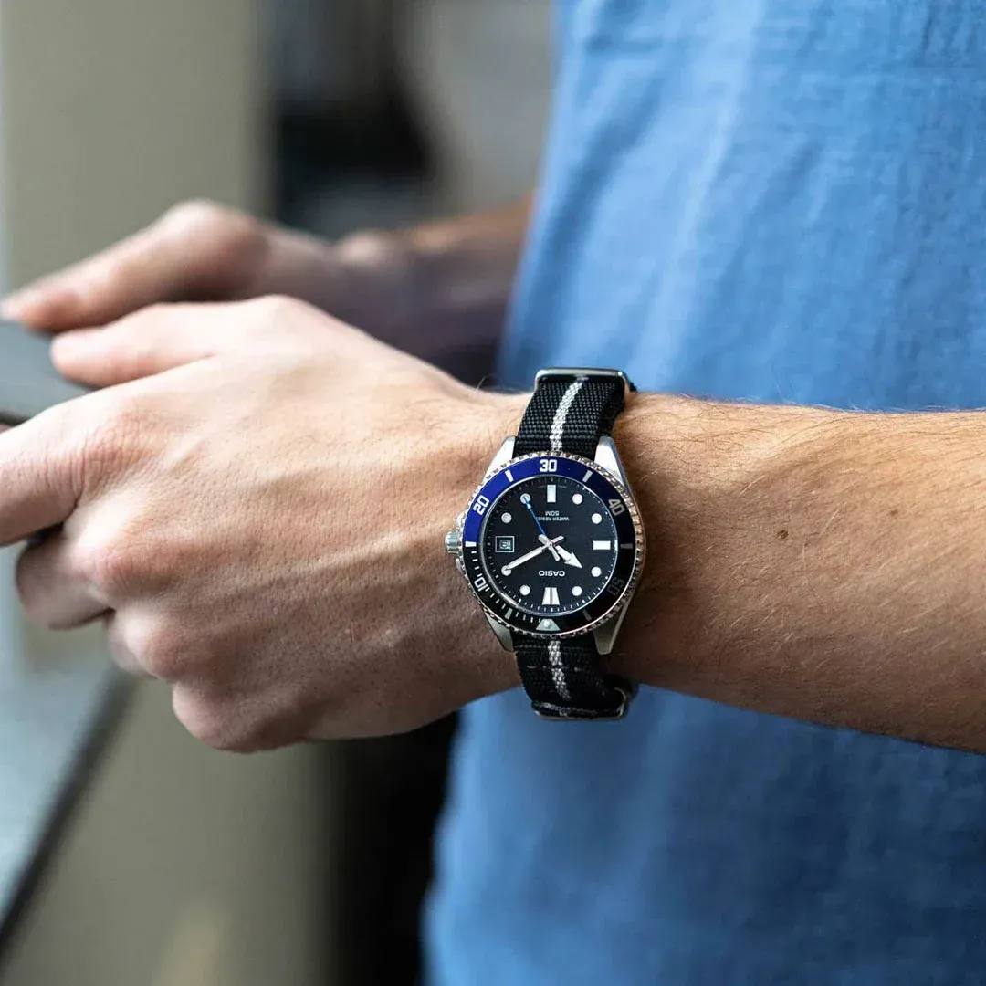 ساعت کاسیو زنانه مدل MDV-10C-1A2 مشکی آبی